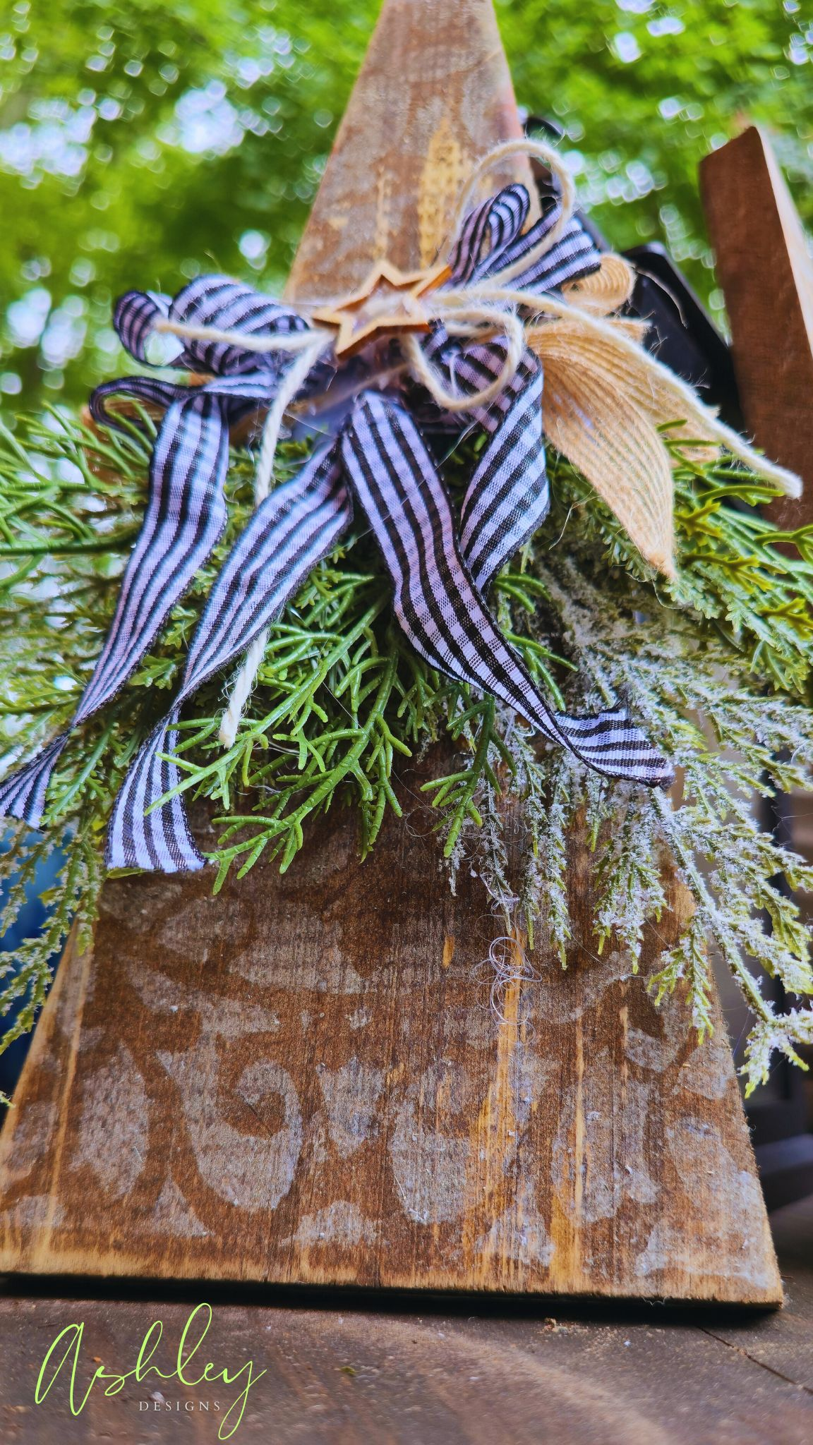 Vintage-Style Wooden Christmas Trees - Image 3